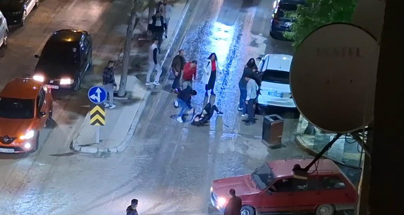 Elazığ’da Genç Kızların Kavgası Büyük Trafik Sıkışıklığına Neden Oldu